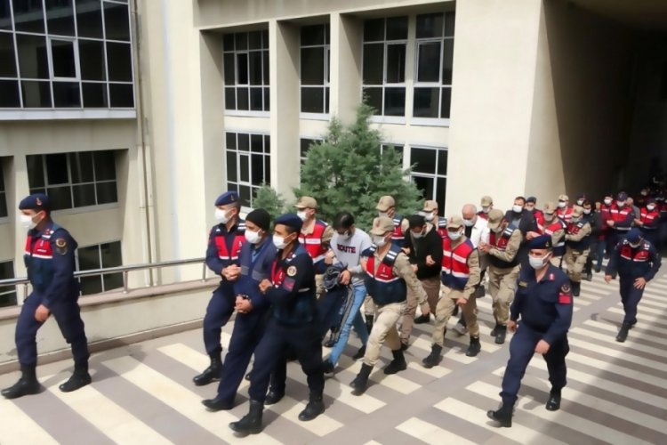 Yabancı uyruklu kişileri dolandıran 43 şahıs yakalandı