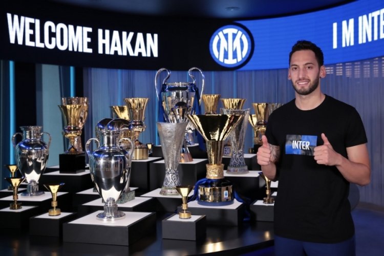 Hakan &Ccedil;alhanoğlu Inter'e transfer oldu