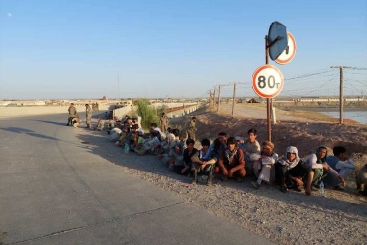 Taliban saldırısından ka&ccedil;an 134 Afgan askeri Tacikistan'a sığındı