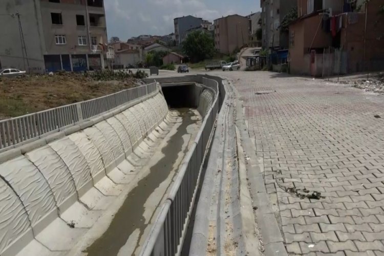 Dere kenarına koyulan koruma demirleri g&ouml;renleri şaşırttı