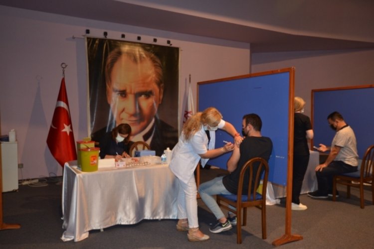 Bursa Uluslararası Tekstil ve Ticaret Merkezi'nde aşı kampanyasına yoğun ilgi