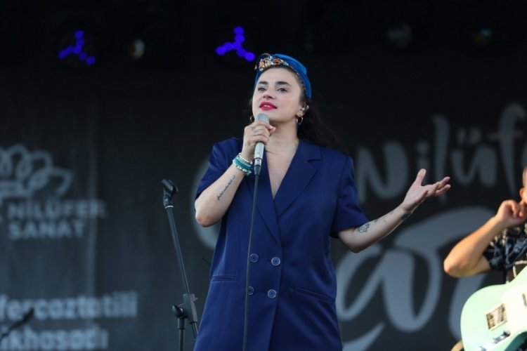 Bursa Nil&uuml;fer Caz Tatili Festivali'nde Ceylan Ertem konserinde Haluk Levent s&uuml;rprizi