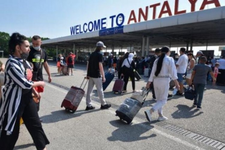 Antalya'ya 20 bin Rus turist geldi