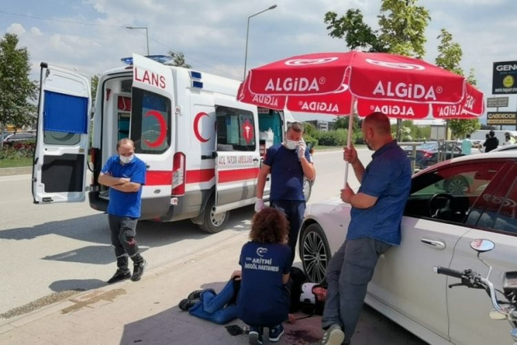 Bursa'da yaralılara şemsiyeli koruma