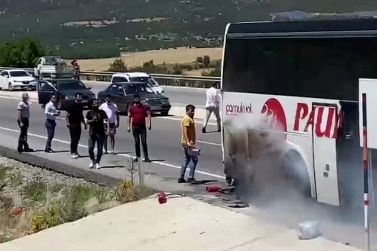 Şehirler arası yolcu otob&uuml;s&uuml;nde yangın