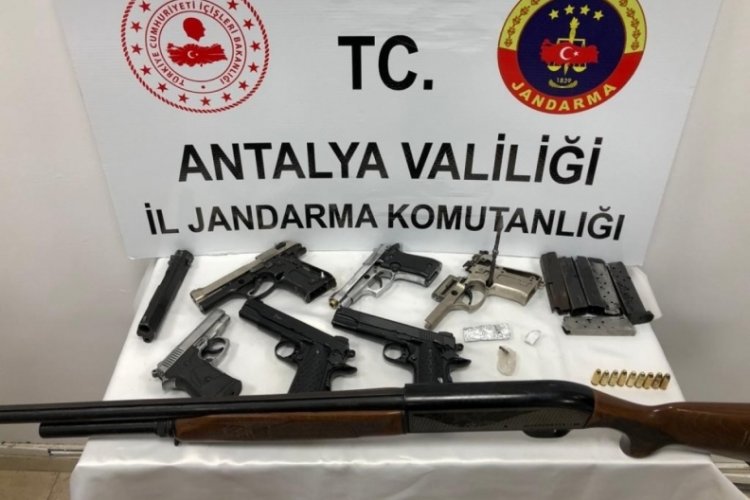 Silah ticareti yapan 4 ş&uuml;pheli tutuklandı