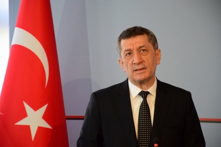 Bakan Sel&ccedil;uk'tan kardeşi hakkındaki iddialara a&ccedil;ıklama