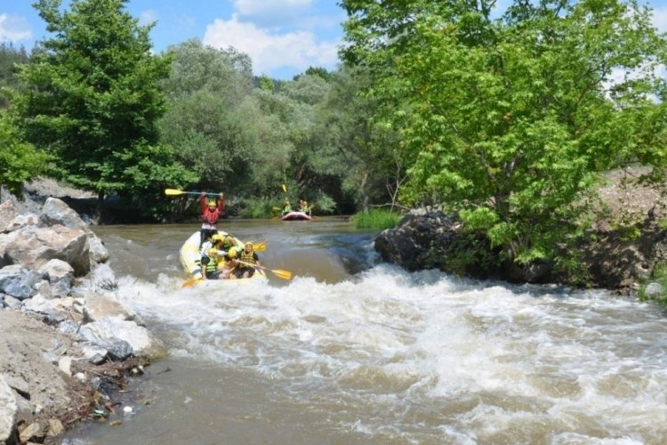 Bursa'da rafting heyecanı sürüyor