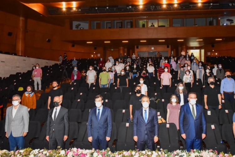 Bursa'da s&ouml;z d&uuml;ellosunun şampiyonu &Uuml;sk&uuml;dar Takımı oldu