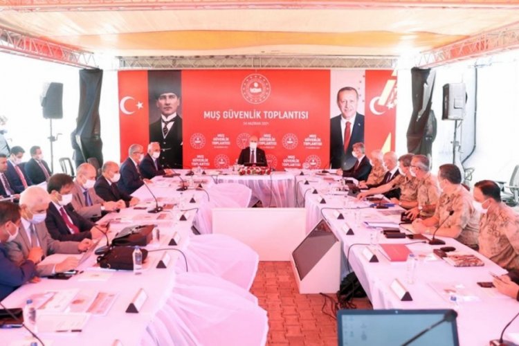 Bakan Soylu, Şenyayla &uuml;s b&ouml;lgesinde g&uuml;venlik toplantısı yaptı