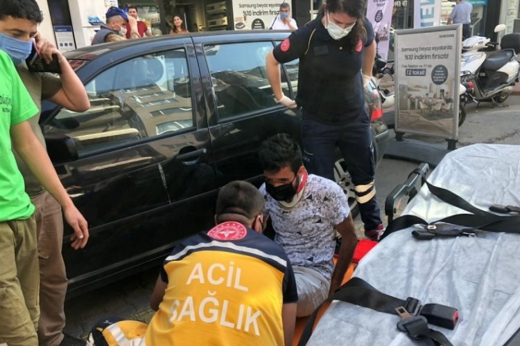 Kamyonete &ccedil;arpan kurye yaralandı