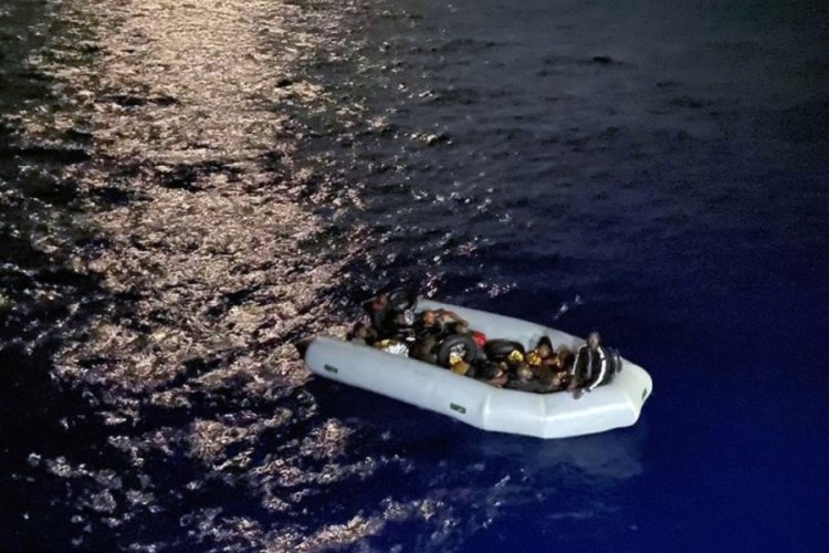Marmaris'te 16 göçmen kurtarıldı