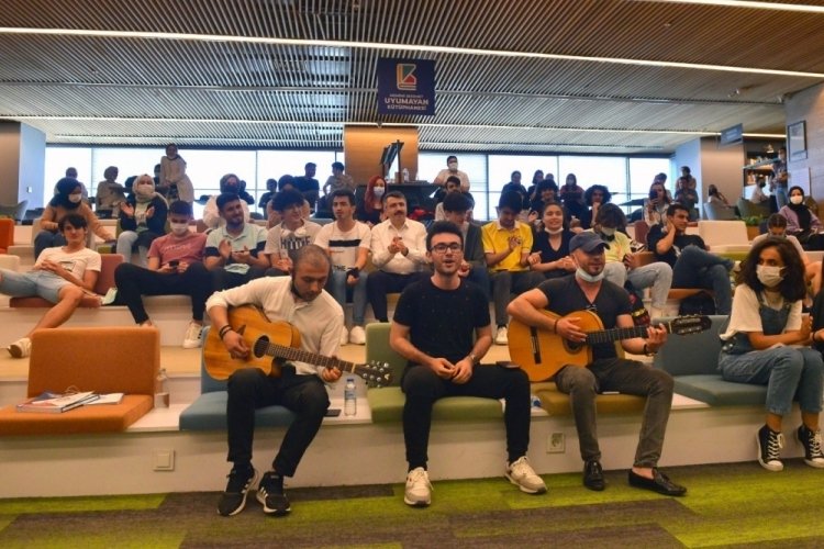Bursa'da YKS'ye girecek &ouml;ğrencilere s&uuml;rpriz konser