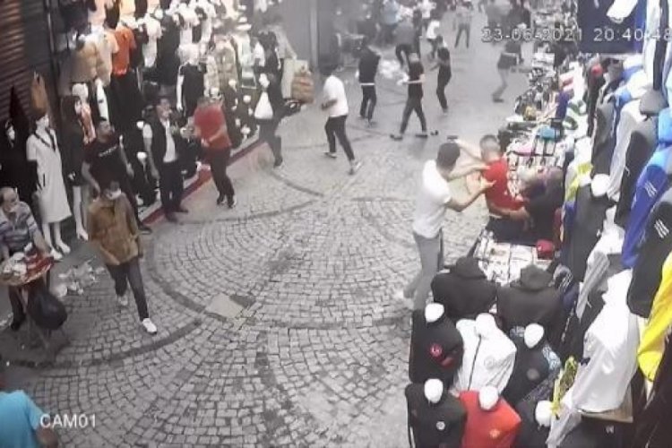 &Ccedil;arşıda kavga &ccedil;ıktı! Ortalığı birbirine kattı