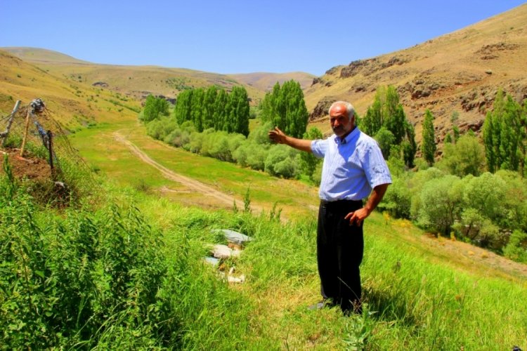 Z&uuml;ğ&uuml;rt Ağa'ya &ouml;zendi, k&ouml;y&uuml;n&uuml; satışa &ccedil;ıkardı