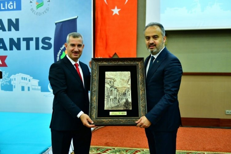 Bursa Büyükşehir Belediye Başkanı Aktaş güven tazeledi
