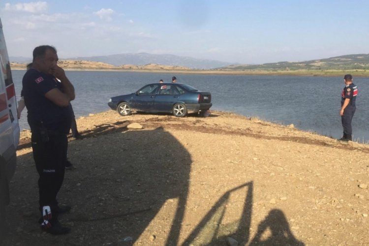 Serpil, sevgilisinin g&ouml;z&uuml; &ouml;n&uuml;nde suda kayboldu