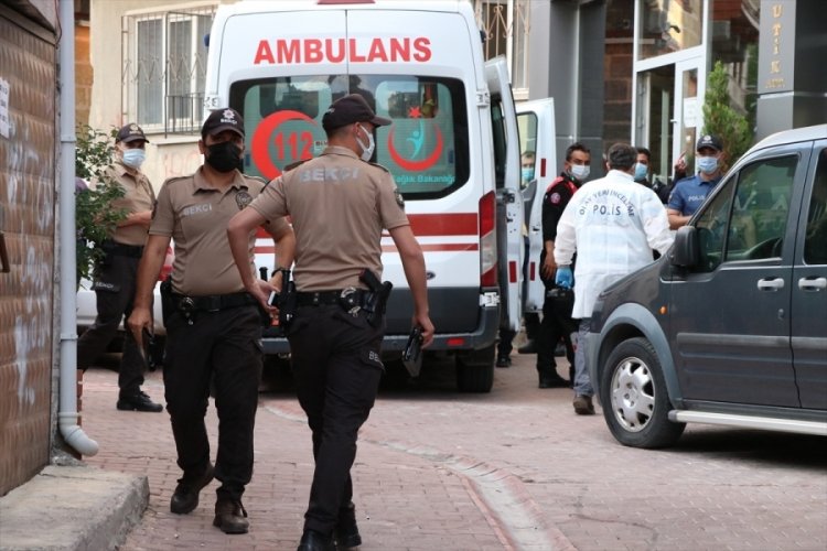 Kız arkadaşını öldürüp intihar etti