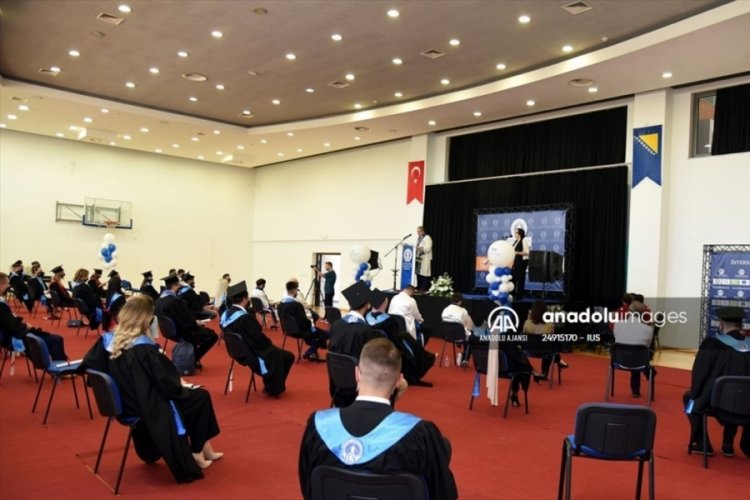 Uluslararası Saraybosna &Uuml;niversitesi 13. d&ouml;nem mezunlarını verdi