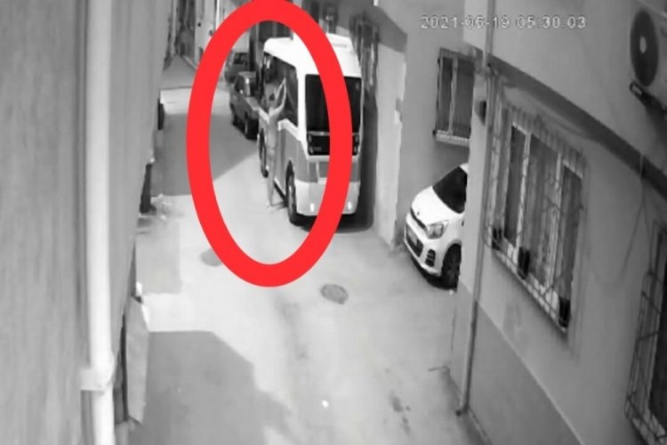 Bursa'da fare deliğinden girdi, minib&uuml;s&uuml; soydu