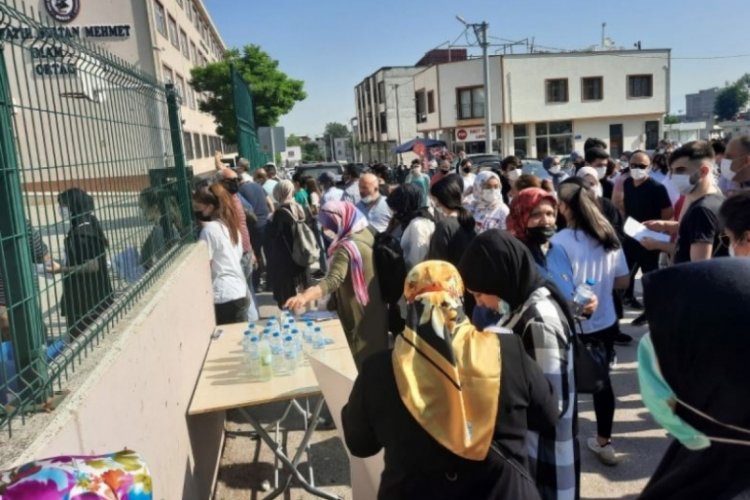 Bursa'da belediye YKS'ye giren &ouml;ğrencileri yalnız bırakmadı