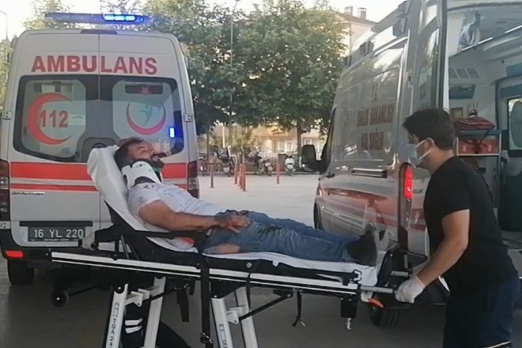 Bursa'da 3 kişinin &ouml;ld&uuml;ğ&uuml; kazadaki s&uuml;r&uuml;c&uuml;: "Virajda ara&ccedil; kontrolden &ccedil;ıktı, sabah işe gidiyorduk''