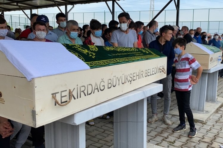 Sele kapılarak &ouml;len &ccedil;ocukların cenazesi toprağa verildi