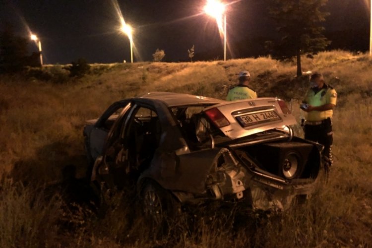 8 takla atan ara&ccedil;ta 3 kişi yaralandı!