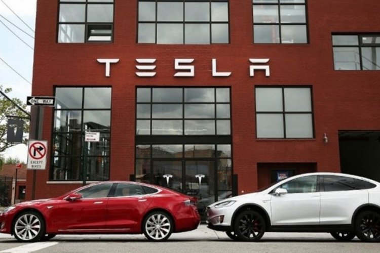 Tesla, 285 bin aracı geri &ccedil;ağırıyor