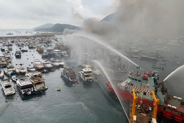 16 tekne alev alev yandı