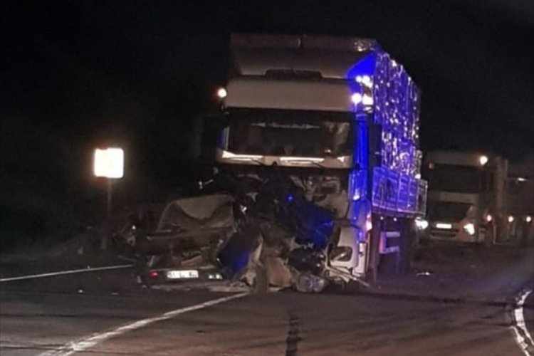 Sinop'ta otomobil ile tır &ccedil;arpıştı: 1 &ouml;l&uuml;