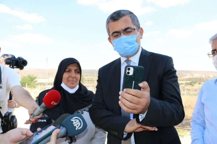Bakan Pakdemirli'den tavukları telef olan kadın girişimciye destek