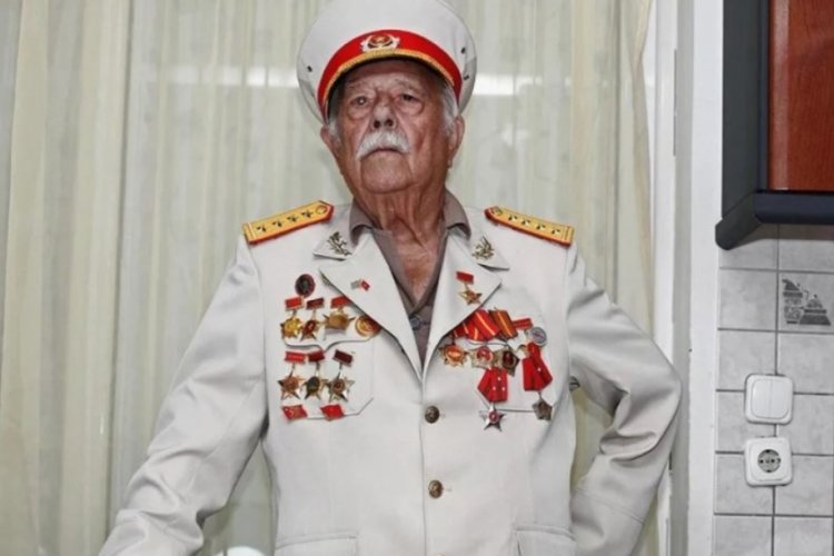 Vietnam'ın Yunan kahramanı hayatını kaybetti
