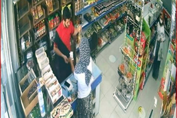 Marketten &ccedil;aldıklarını eteklerine sakladılar