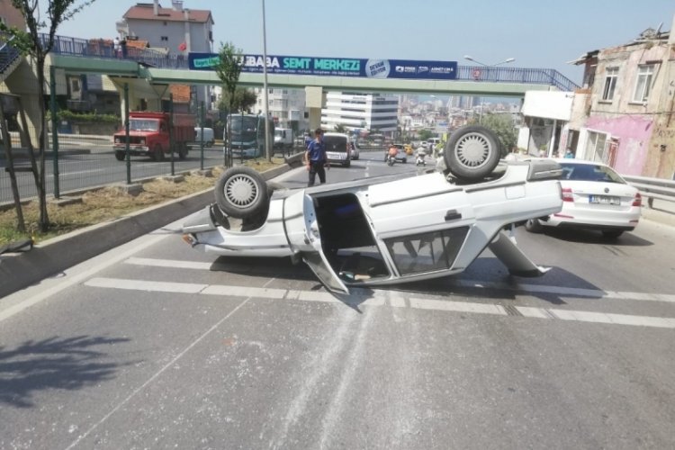 Tamire gelen otomobil, otob&uuml;s&uuml;n sıkıştırmasıyla takla attı: 1 yaralı