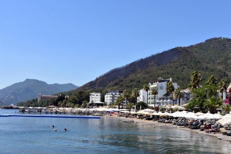 Marmaris'teki yangında, alevler otelin LPG tankına 50 metre kala s&ouml;nd&uuml;r&uuml;lm&uuml;ş
