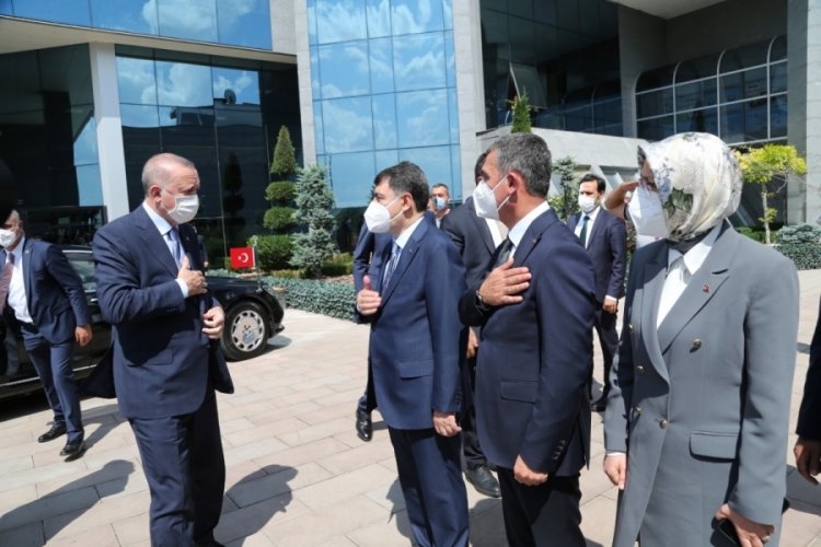 Cumhurbaşkanı Erdoğan'dan G&ouml;lbaşı Belediyesi'ne ziyaret