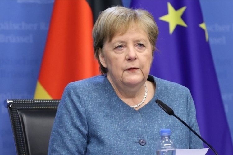 Merkel, Macaristan ve Polonya ile ilgili tartışmada AB'nin bölünmemesi uyarısında bulundu