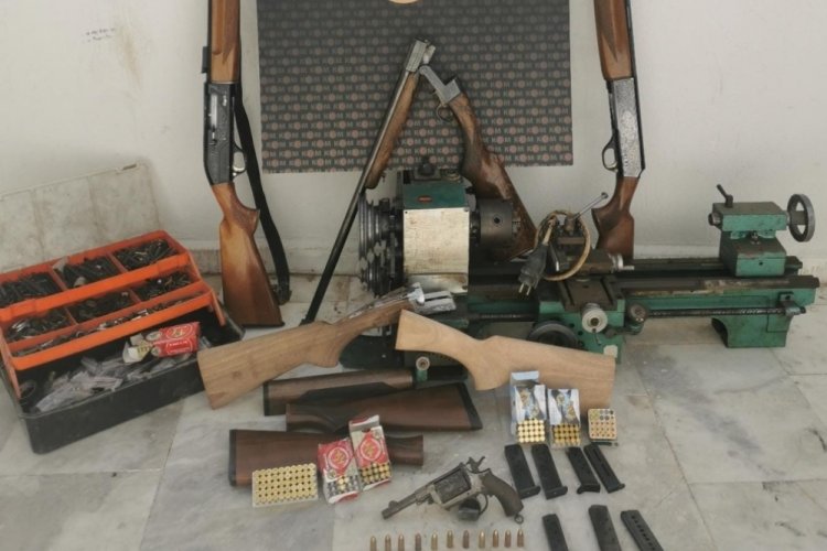 2 ilde silah ka&ccedil;ak&ccedil;ılığı operasyonu: 7 g&ouml;zaltı