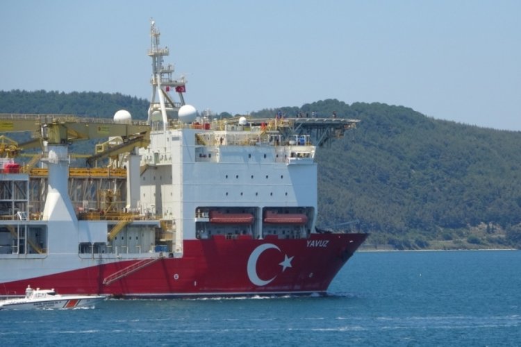 Yavuz sondaj gemisi &Ccedil;anakkale Boğazı'ndan ge&ccedil;ti