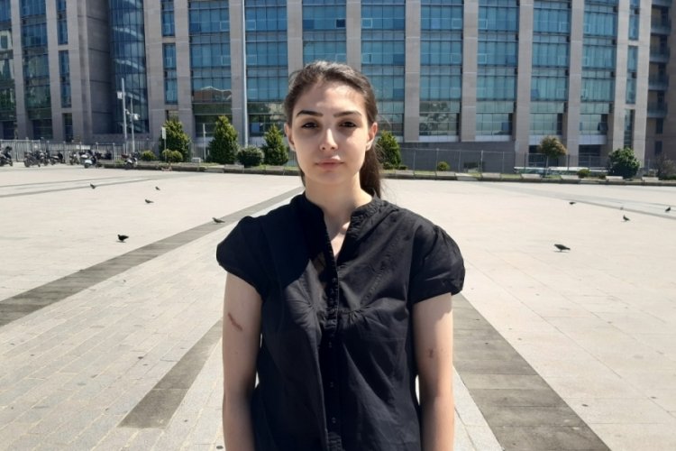 Boşanmak isteyen eşini defalarca bı&ccedil;aklayan sanık hakim karşısında