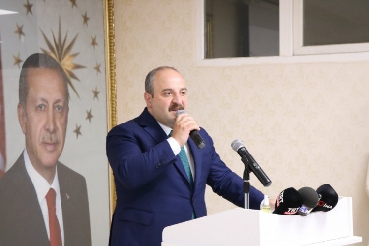 Bakan Varank: Bakanımız m&uuml;silaj temizlerken, İmamoğlu Antep'te baklava a&ccedil;ıyor