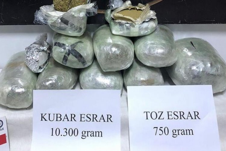 Kargo aracında esrar ele ge&ccedil;irildi!