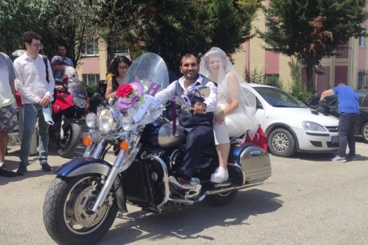 Bursa'da motosikleti düğün arabası yaptılar