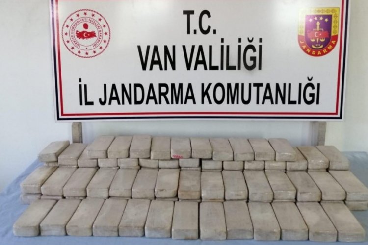 Van'da 51,5 kilo eroin ele ge&ccedil;irildi: 2 g&ouml;zaltı