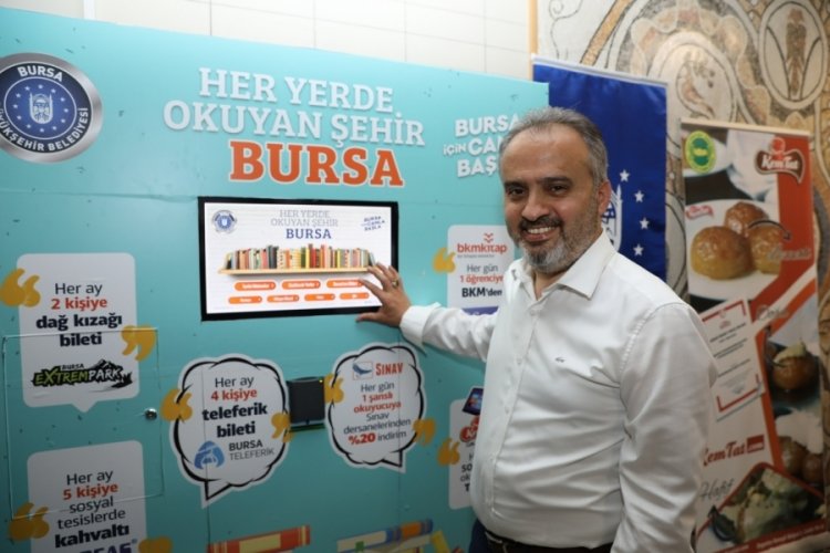 Bursalı vatandaşlar, metroda hem okuyacak hem kazanacak