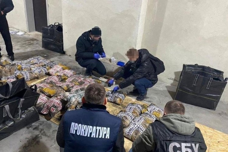 Ukrayna'da T&uuml;rk vatandaşları 1 ton eroinle yakalandı