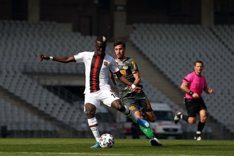 Sevilla ve Sochaux, Ndao'nun peşinde