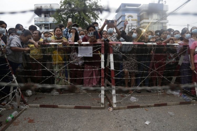 Myanmar'da g&ouml;zaltında tutulan 2 bin 296 kişi serbest bırakıldı