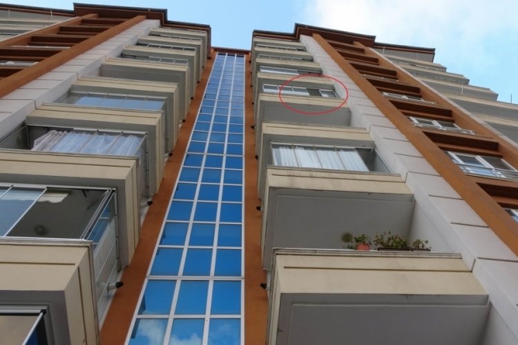 5. kattan d&uuml;şen &uuml;niversite &ouml;ğrencisi hayatını kaybetti